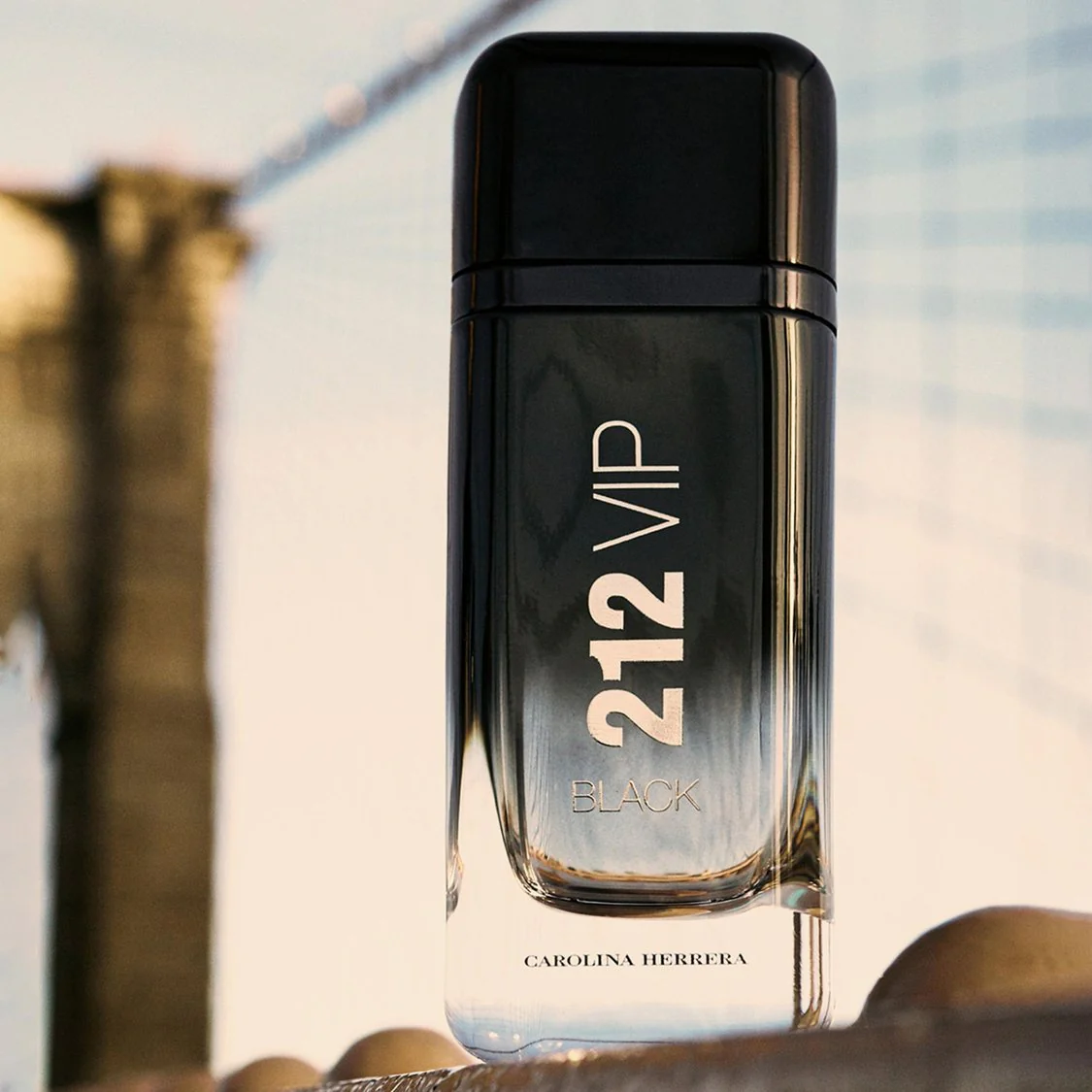 Carolina Herrera 212 VIP Black EDP Shower Gel Gift Set - Image 2