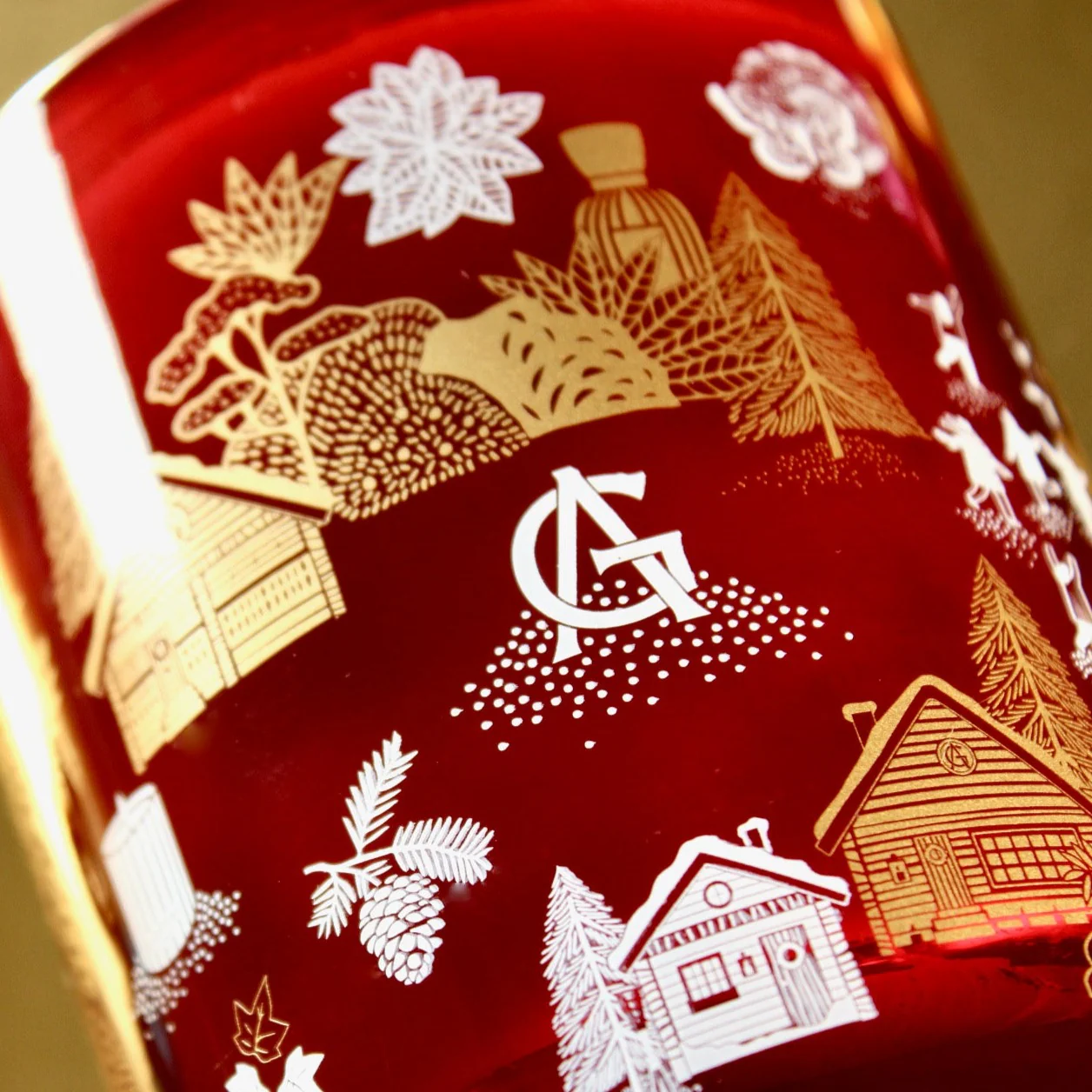 Goutal Une Foret D'Or Red Scented Candle - Image 2