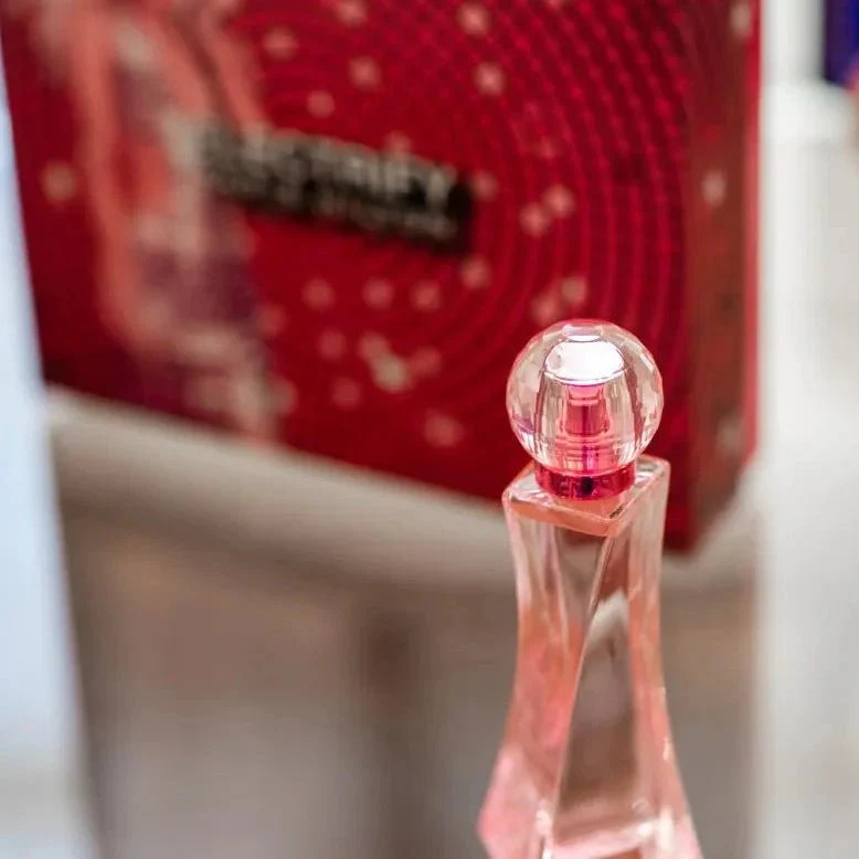 Paris Hilton Electrify Fragrance & Body Essentials Gift Set - Image 2